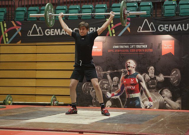 Youth male lifting in Gemau Cymru 2018
